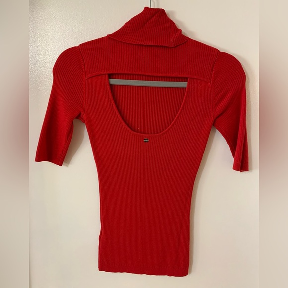 Sexy tight-fitting half-sleeve Guess sweater turtleneck top. - Picture 3 of 3